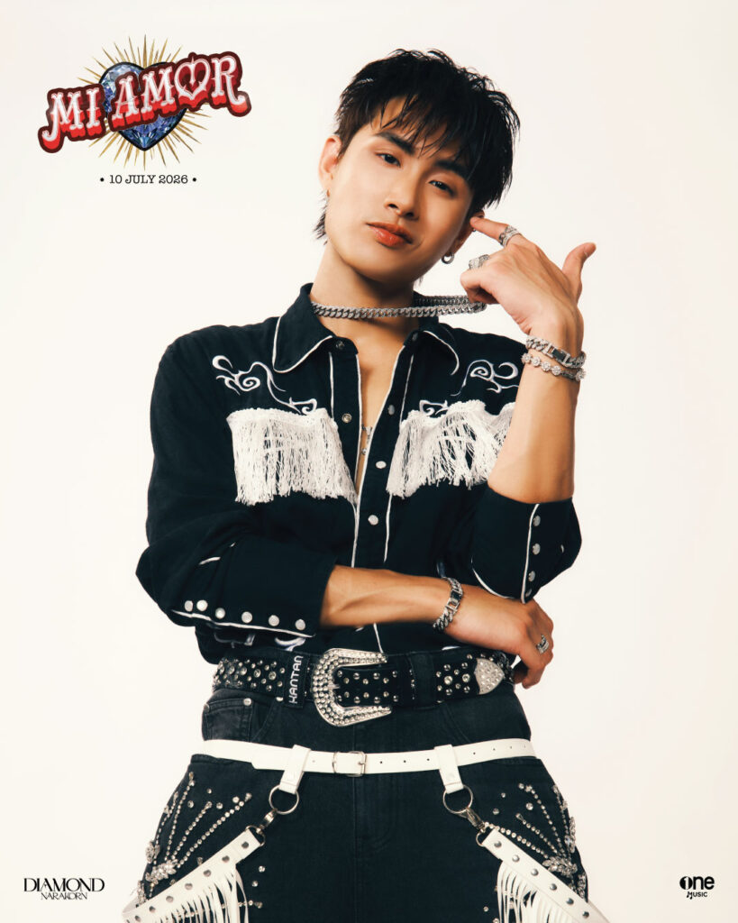 Cantante Thailandese Diamond Narakorn
